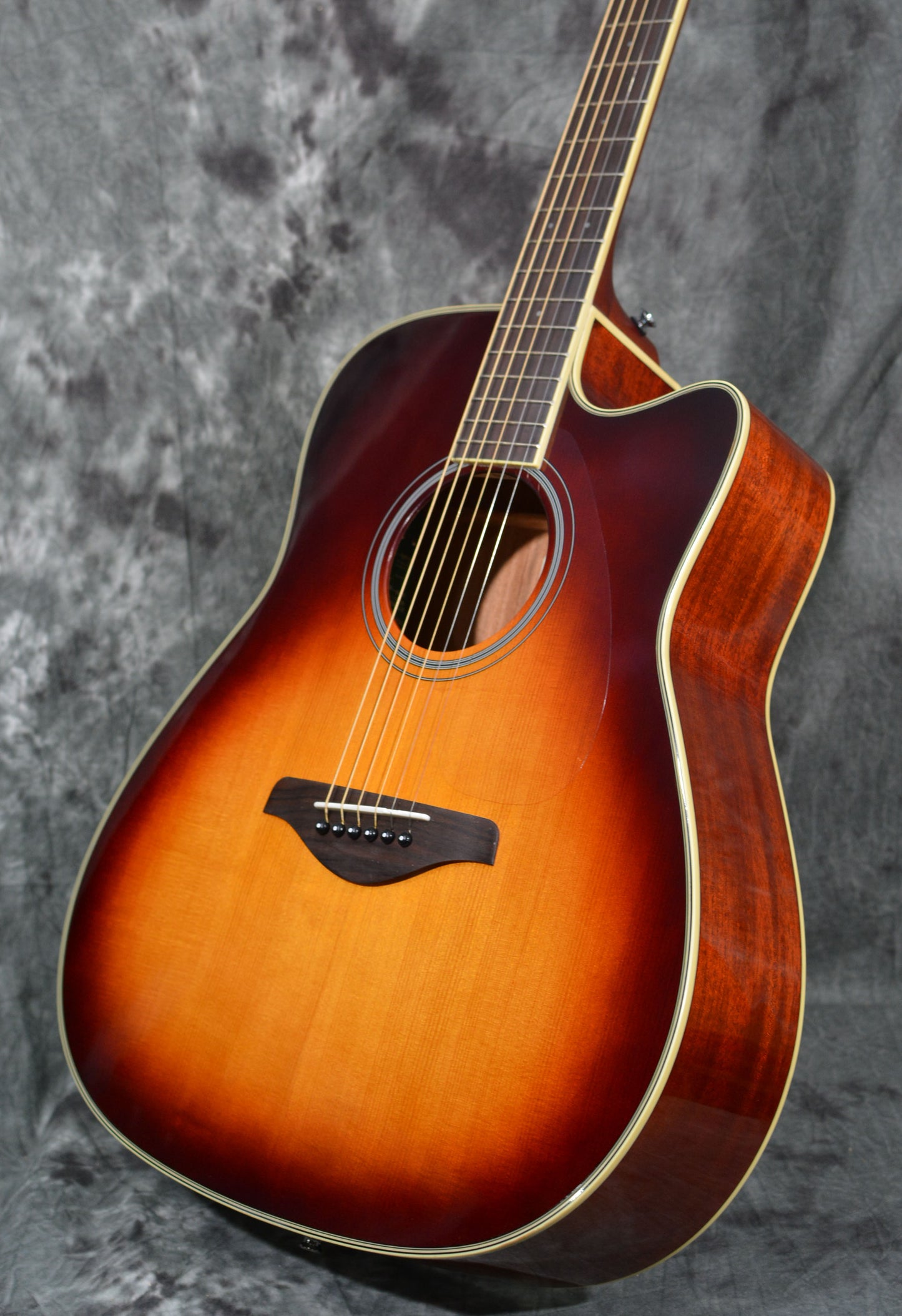 Yamaha FGC-TA Cutaway TransAcoustic Electric Sunburst
