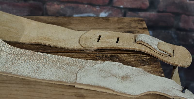 Franklin FSD-CR-N Roadhouse Distressed Leather Instrument Strap